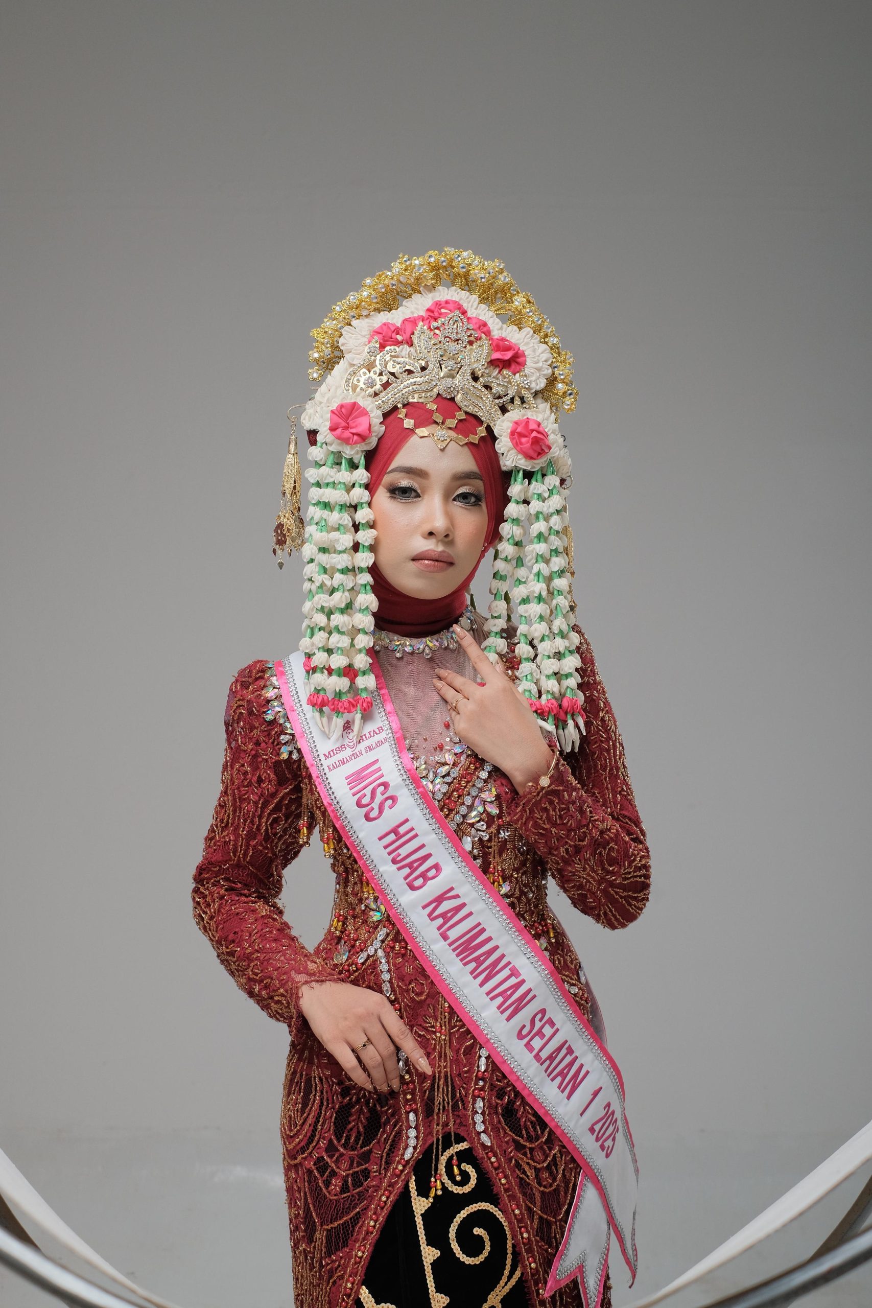 Nai Nabila, Mahasiswi FKIP UNUKASE Raih Gelar Miss Hijab Indonesia Kalimantan Selatan 2025