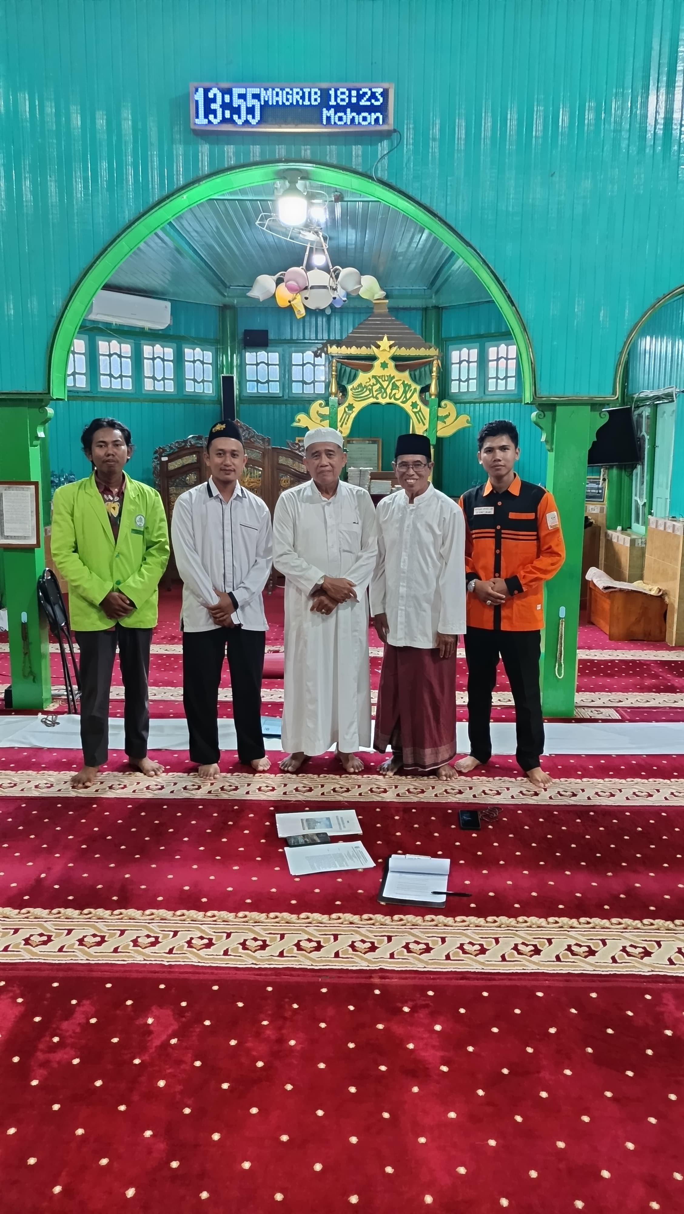 Jejak Matematika di Balik Masjid Bersejarah; Mahasiswa PMTK Eksplorasi Etnomatematika di Masjid Nurul Amilin Banjarmasin